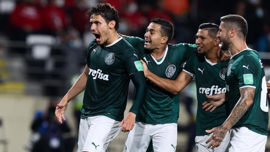 Raphael Veiga, Dudu, Rony e Zé Rafael comemoram gol do Palmeiras contra o Al Ahly, no Mundial - Fabio Menotti/Palmeiras