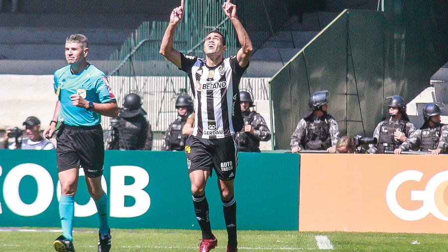 Alan Kardec comemora seu gol contra o Coritiba - Gabriel Machado/AGIF