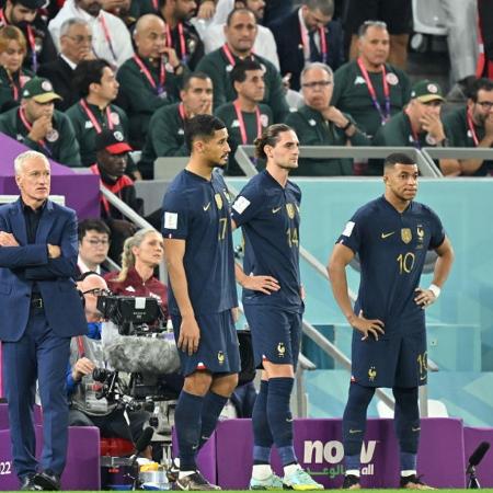 Mbappé, Rabiot e Saliba se preparando para entrar na França, contra a Tunísia na Copa - Mustafa Yalcin/Anadolu Agency via Getty Images