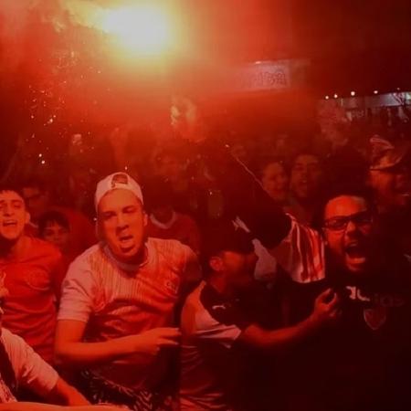 Protesto da torcida do Independiente pela situação caótica do clube argentino - Reprodução Twitter