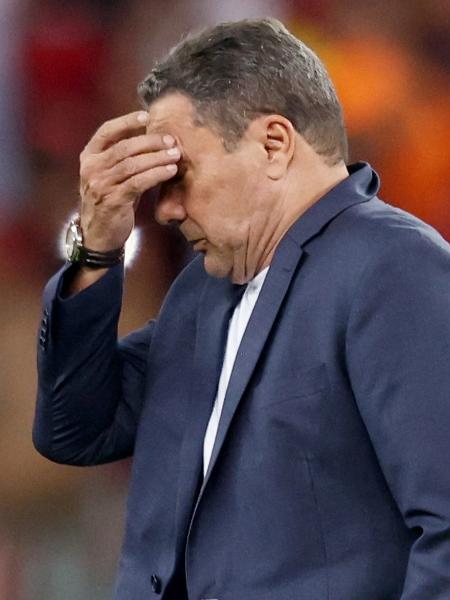 Luxemburgo viu Paulinho se machucar e agora tem dor de cabeça para montar meio - Sergio Moraes/Reuters