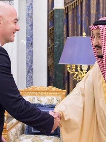Gianni Infantino, presidente da Fifa, e Salman bin Abdulaziz Al Saud, rei da Arábia Saudita