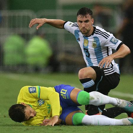 Raphael Veiga, do Brasil, no jogo contra a Argentina, pelas Eliminatórias