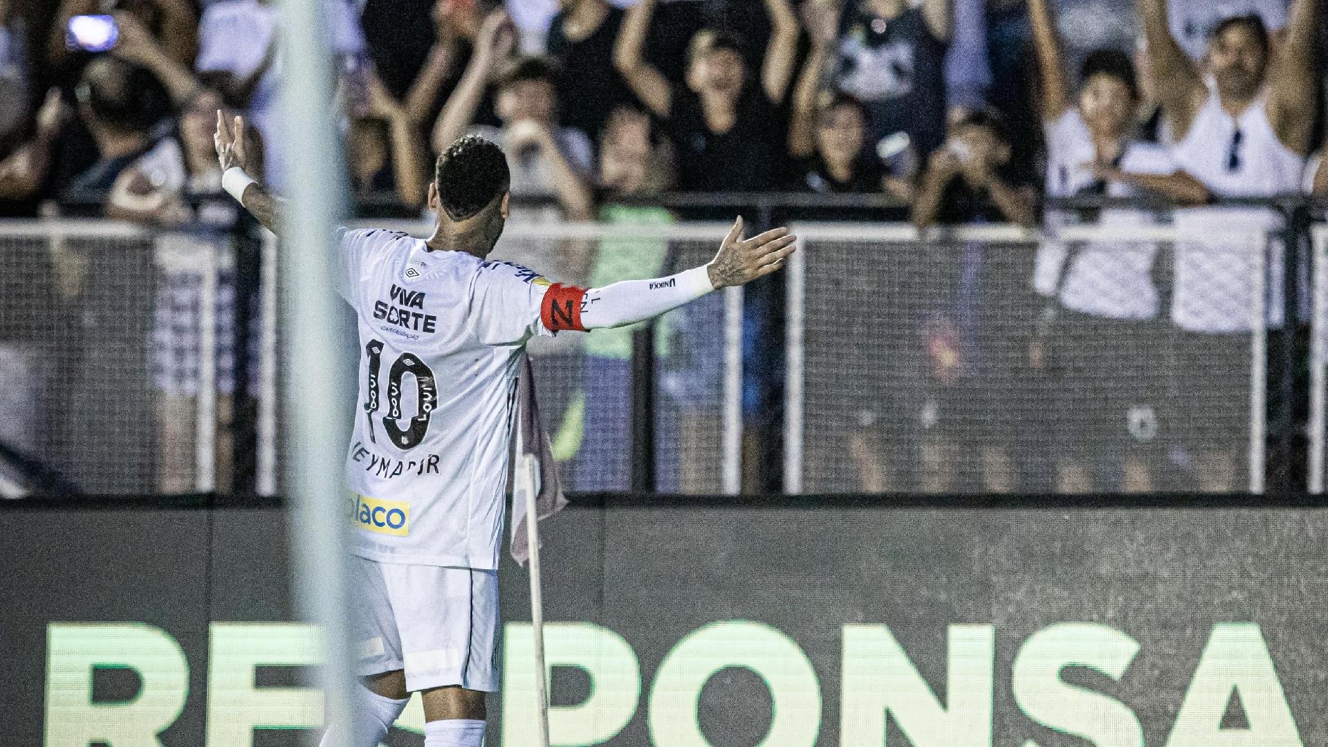 Neymar comemora gol olímpico pelo Santos em jogo contra a Inter de Limeira, pelo Paulistão