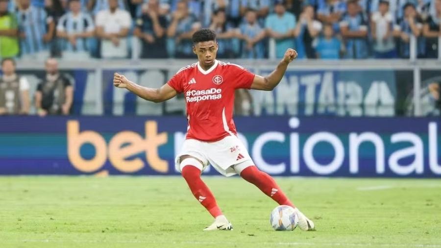 Victor Gabriel, em ação pelo Internacional Victor Gabriel, em ação pelo Internacional