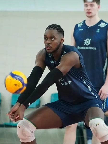 Maicon Santos, durante treino da seleção de vôlei