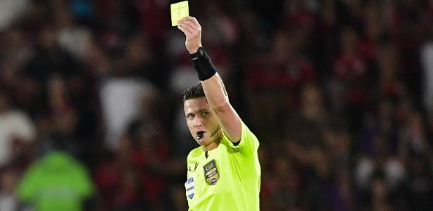 Controvérsia na arbitragem: Especialistas divididos sobre atuação em Flamengo x Cruzeiro