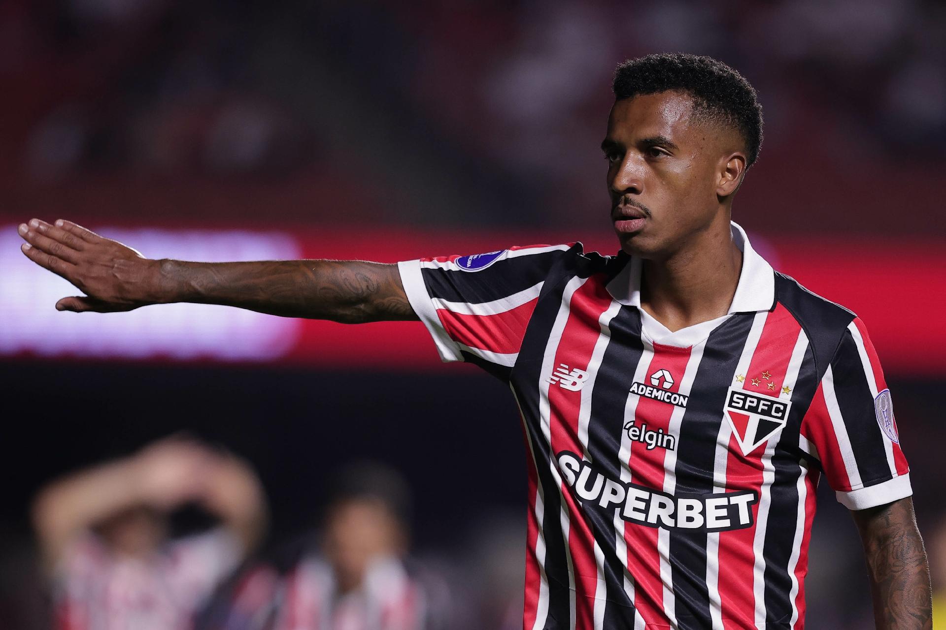 Marcos Antônio, meio-campista do São Paulo, em jogo contra o O'Higgins, na Sul-Americana - undefined