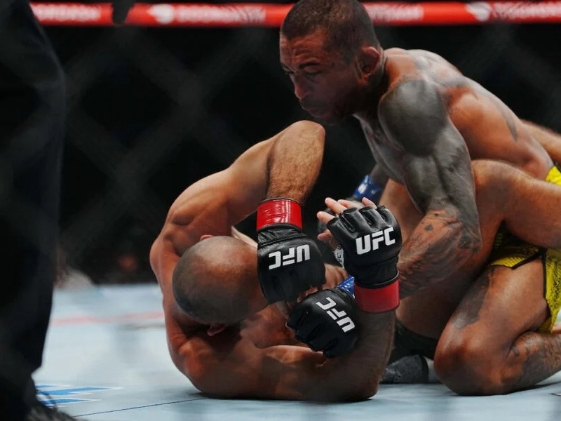 UFC 331: Tubarão vence Giga Chikadze com nocaute avassalador no 1º