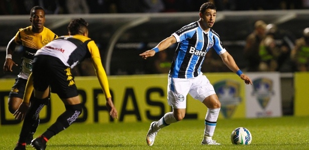 Giuliano está entre os relacionados do Grêmio, mesmo com suspeita de lesão - Lucas Uebel/Divulgação