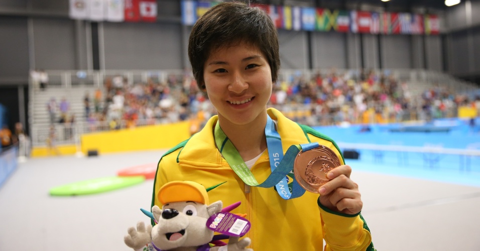 Caroline Kumahara conquista a medalha de bronze no tênis de mesa
