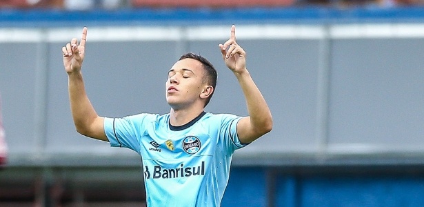 Meia-atacante tem três gols e rouba a cena como artilheiro do Grêmio em 2019 - Lucas Uebel/Grêmio