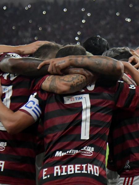 Jogadores do Flamengo comemoram gol contra o Internacional - Thiago Ribeiro/AGIF