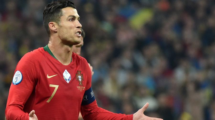 Cristiano Ronaldo em partida entre Ucrânia e Portugal pela eliminatórias da Eurocopa - Genya SAVILOV / AFP