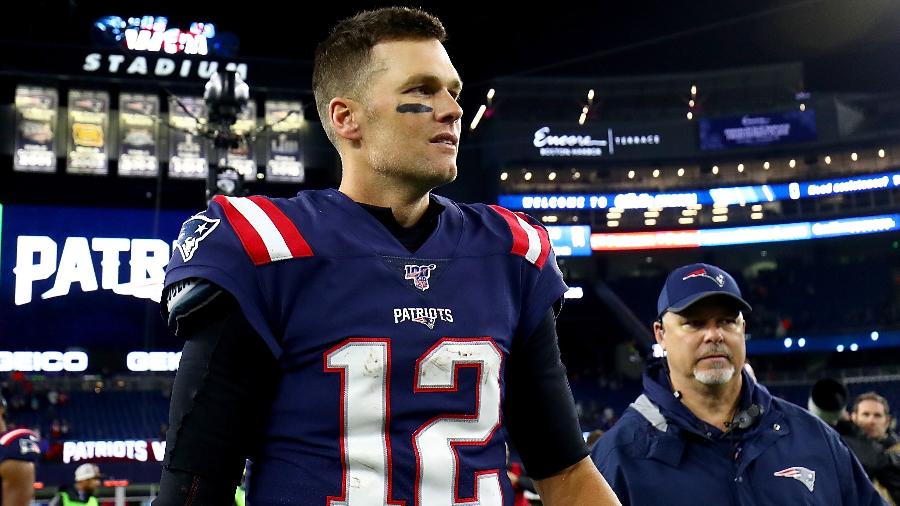 Tom Brady deixa o gramado após vitória do New England Patriots sobre o New York Giants - Adam Glanzman/Getty Images/AFP