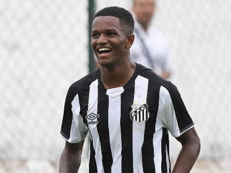 Santos se reúne por renovação de joia da base; jovem tem quatro