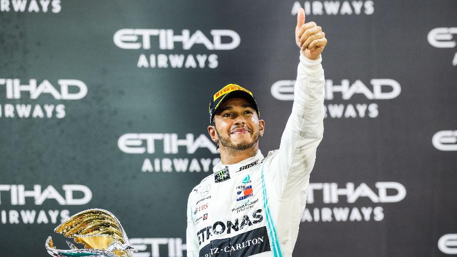 Hamilton celebra pódio no GP de Abu Dhabi - Peter J Fox/Getty Images