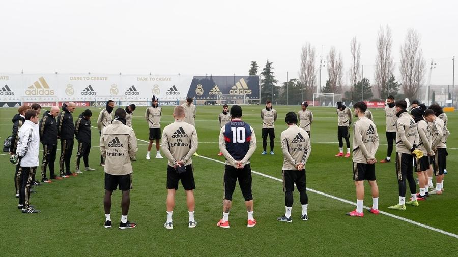 Elenco do Real Mdarid faz um minuto de silêncio em homenagem a Kobe Bryant antes de treino - Reprodução/Facebook/Real Madrid C.F.
