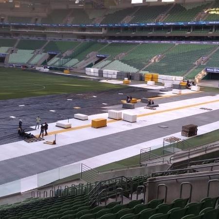 Allianz Parque durante a instalação da proteção do gramado