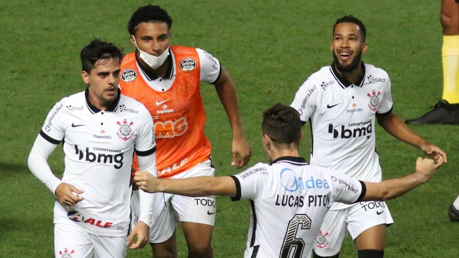 Jogadores do Corinthians celebram gol contra o América-MG - Fernando Moreno/AGIF
