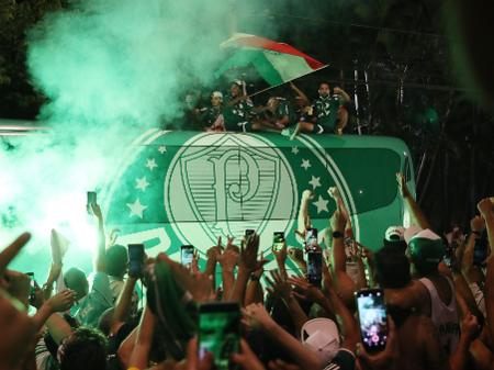 União Mancha Verde - LIBERTADORES !!!!! Somos a Mancha Verde a Mais Temida,  Sigo meu Palmeiras por toda Vida, Vamos jogar com Raça os Jogadores, Para  ganhar a Taça Libertadores. LIBERTADORES !!!! #