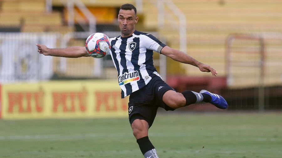 Gilvan, do Botafogo, em partida contra o Remo - Vitor_Silva