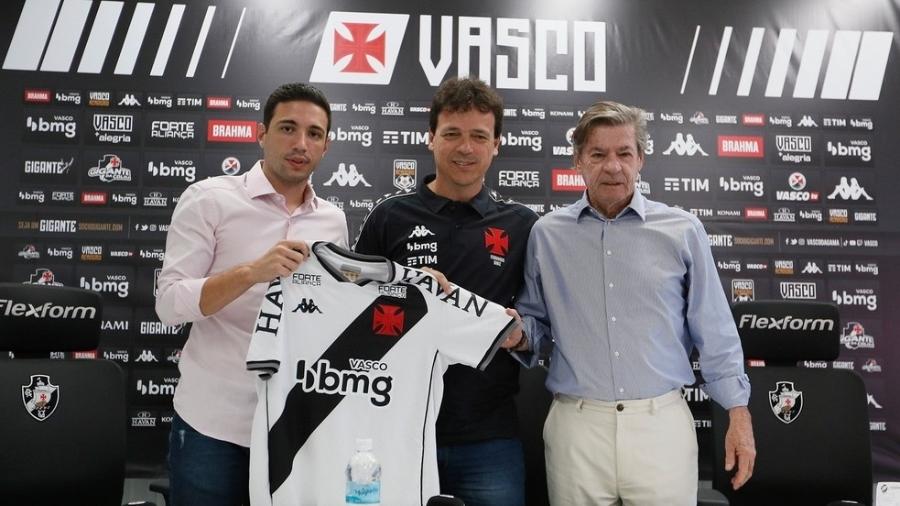 Jorge Salgado (direita) demitiu o diretor Alexandre Pássaro (esquerda) e o técnico Fernando Diniz (centro) - Rafael Ribeiro/Vasco
