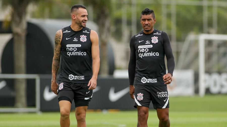 Renato Augusto e Paulinho, jogadores do Corinthians, em treino no CT Joaquim Grava - Rodrigo Coca/Agência Corinthians
