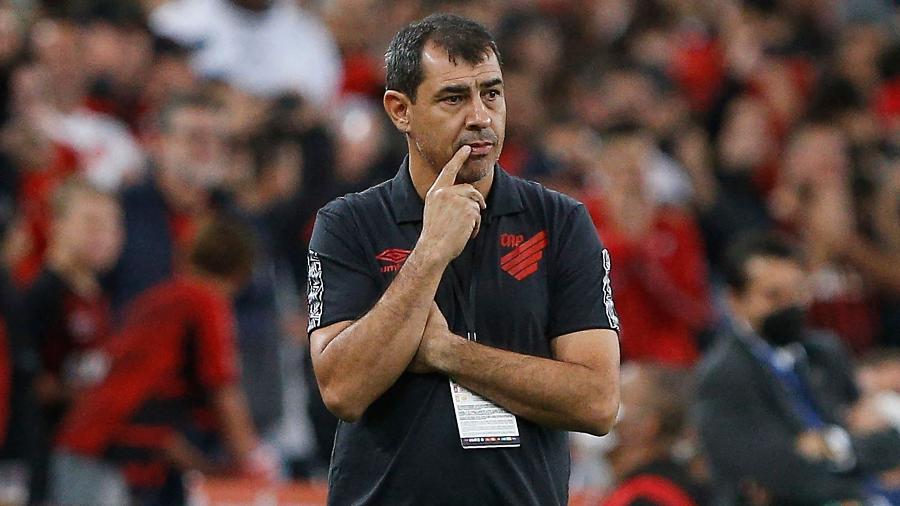 Fabio Carille estreou no comando do Athletico-PR enfrentando o The Strongest na segunda rodada da Libertadores - ALBARI ROSA/AFP