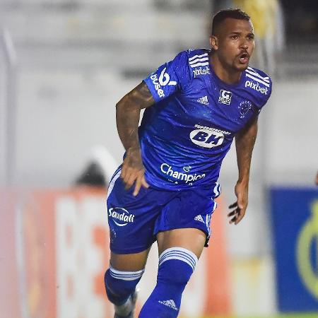 Cruzeiro oficializa pré-contrato com Zé Ivaldo, que treina na Toca; veja  detalhes do acordo, cruzeiro