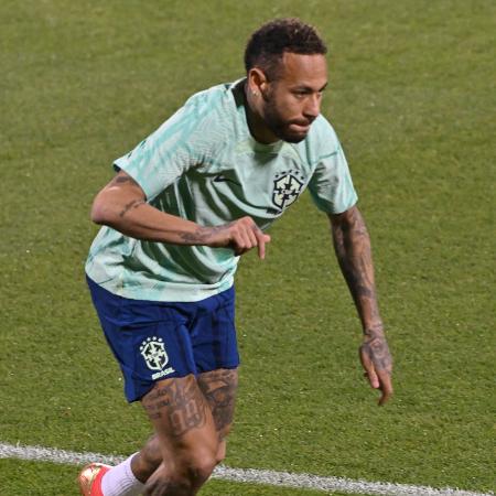 Neymar durante o treino deste domingo da seleção brasileira - Nelson Almeida/AFP