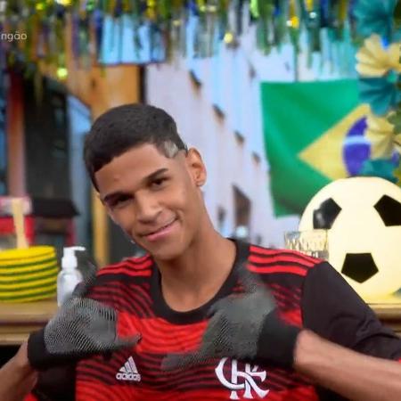 Vascaíno, Luva de Pedreiro surpreende e aparece em programa Domingão do Huck com camisa do Flamengo - Reprodução / TV Globo