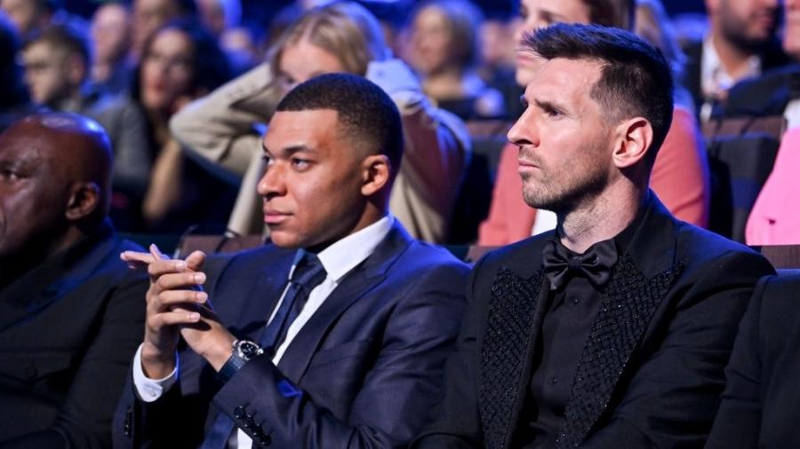 Mbappé e Messi durante a cerimônia do prêmio The Best 2022 - Brendan Moran/Getty