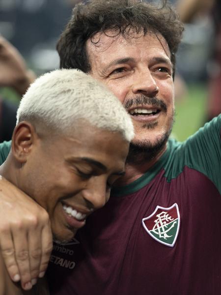 John Kennedy e Fernando Diniz celebram título do Fluminense na Libertadores