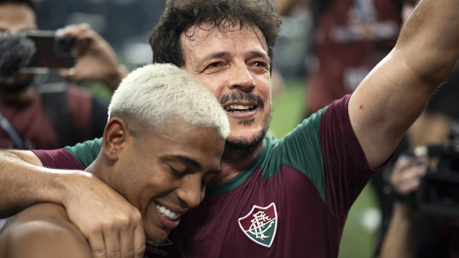 John Kennedy e Fernando Diniz celebram título do Fluminense na Libertadores