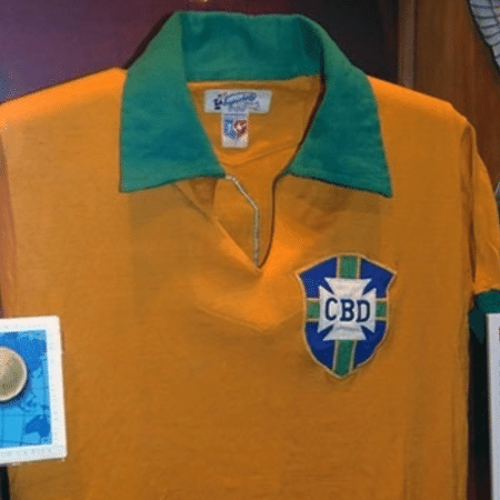 Camisa da seleção brasileira usada por Pelé na Copa de 1958