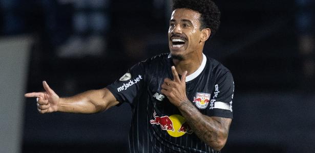 Interesse do Corinthians em jogador do Bragantino deixa futuro em aberto.