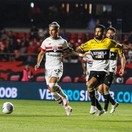 Ferreirinha, do São Paulo, em ação durante jogo contra o Criciúma pelo Campeonato Brasileiro - VINICIUS NUNES/AGÊNCIA F8/ESTADÃO CONTEÚDO