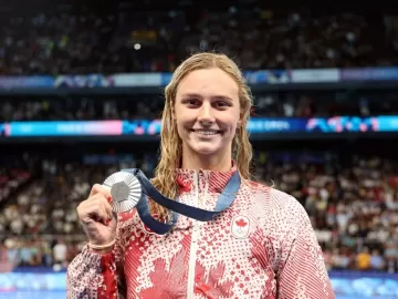 Com direito a recorde, nadadora adolescente leva terceiro ouro em Paris