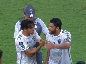 Hulk e Scarpa minimizam discussão acalorada em derrota do Atlético-MG