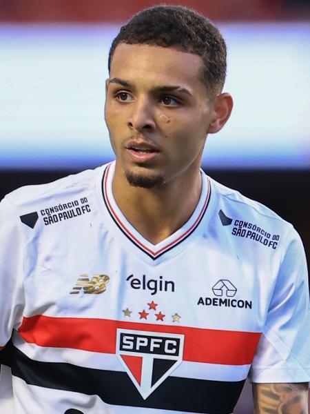 Matheus Alves, jogador do São Paulo, durante jogo contra o Santos no Brasileirão Matheus Alves, jogador do São Paulo, durante jogo contra o Santos no Brasileirão