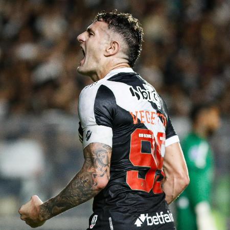 Vegetti comemora gol marcado pelo Vasco contra o Melgar, na Copa Sul-Americana