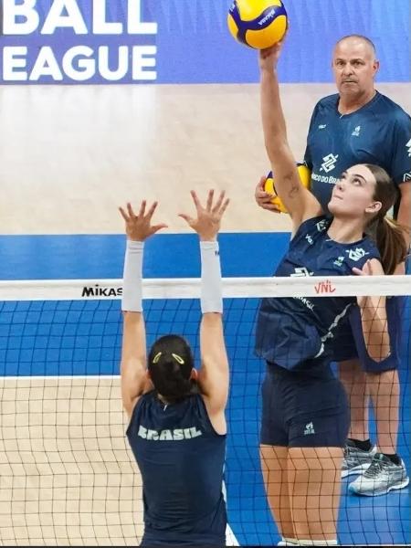 Helena durante treinamento da seleção brasileria feminina de vôlei Helena durante treinamento da seleção brasileria feminina de vôlei