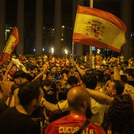 Espanhóis celebram título da Copa do Mundo neste domingo (19) Espanhóis celebram título da Copa do Mundo neste domingo (19)