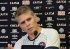 Autuori admite que lado direito de ataque do Fla preocupa: "muito forte" - Gustavo Oliveira/Site Oficial do Atlético-PR