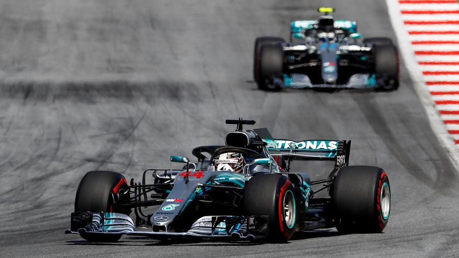 Lewis Hamilton em ação no GP da Áustria: abandonou a prova - Leonhard Foeger/Reuters