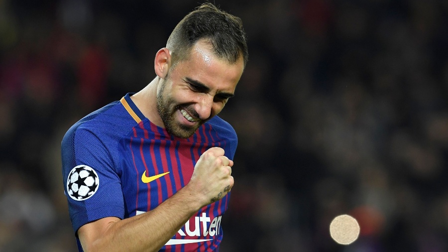 O atacante espanhol Alcácer comemora gol pelo Barcelona - LLUIS GENE / AFP