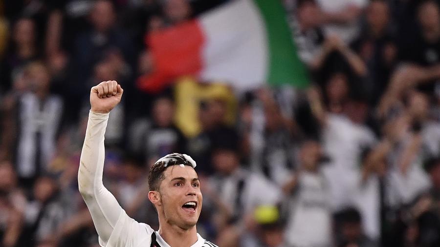 Cristiano Ronaldo comemora título italiano pela Juventus -  Marco Bertorello / AFP