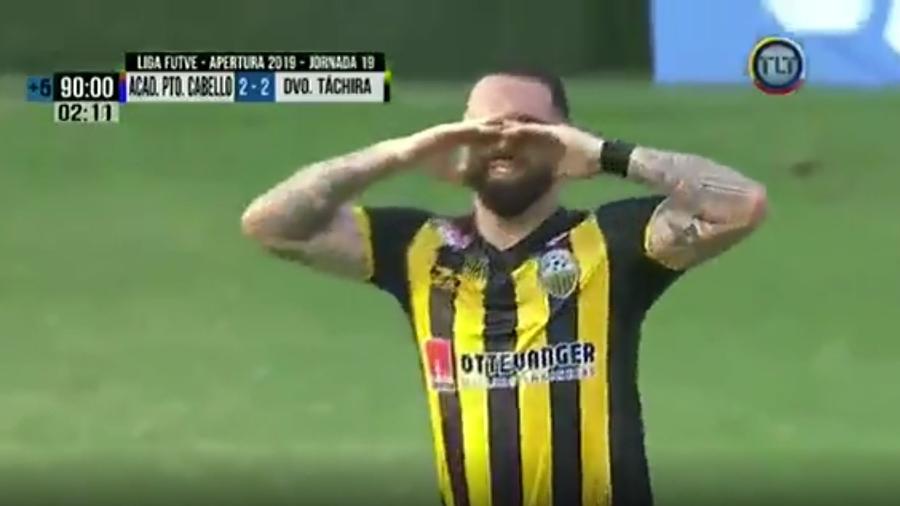 Giancarlo Maldonado chora após marcar pelo Deportivo Táchira - Reprodução