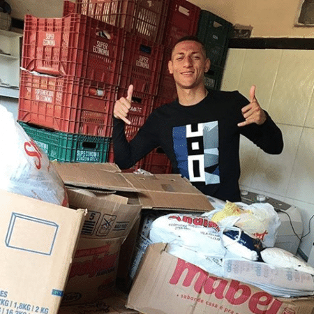 Richarlison arrecada 6,4 toneladas de alimentos após campanha - Reprodução/Instagram